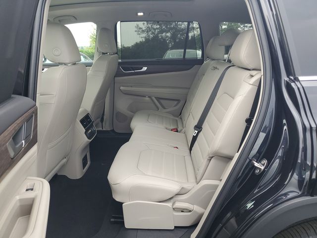 2025 Volkswagen Atlas SEL photo 12