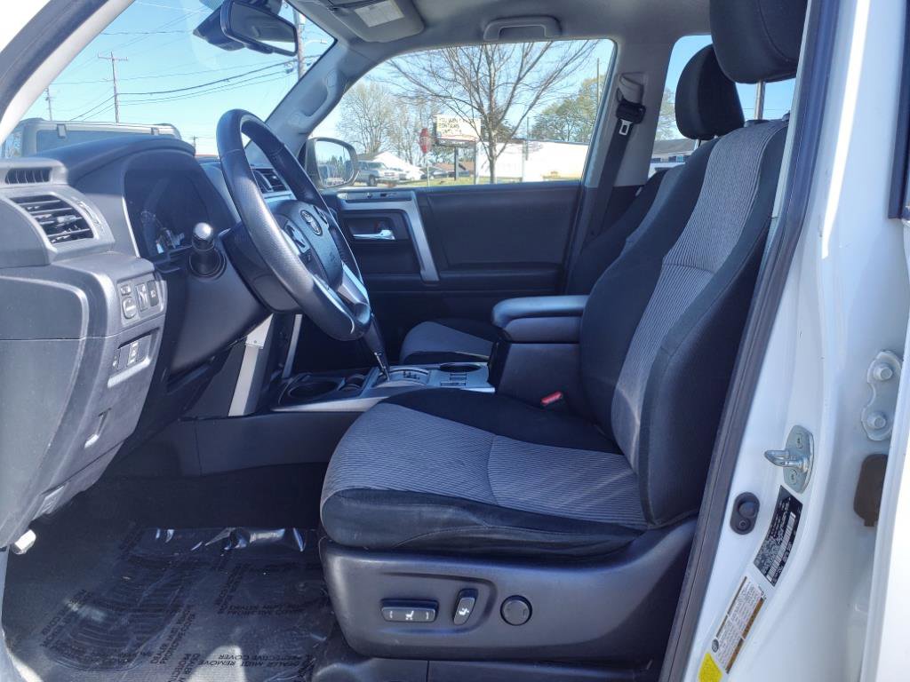 2020 Toyota 4Runner SR5 photo 4