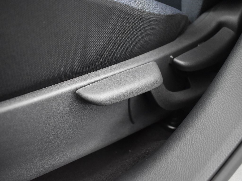 2025 Nissan Versa 1.6 SV photo 27