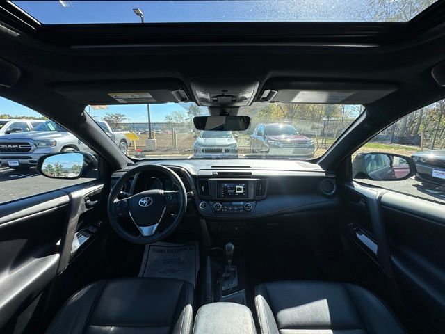 2018 Toyota RAV4 SE photo 2