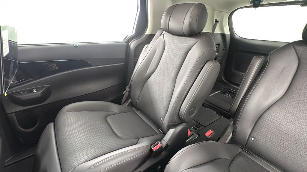 2026 Kia Carnival SX Prestige photo 14