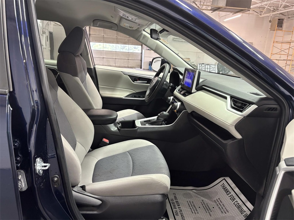 2024 Toyota RAV4 XLE photo 25