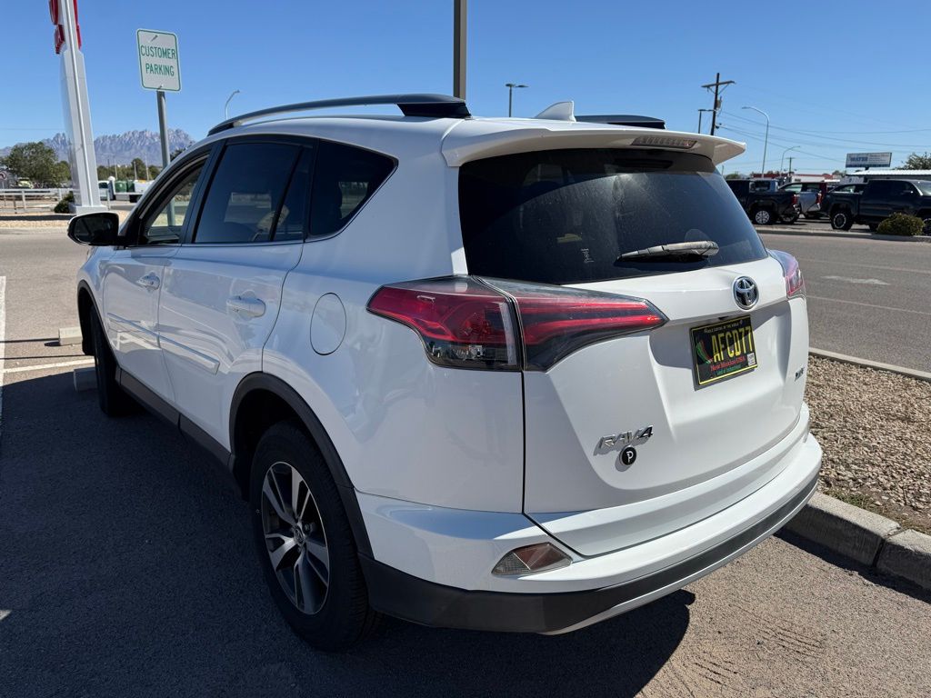 2018 Toyota RAV4 XLE photo 4