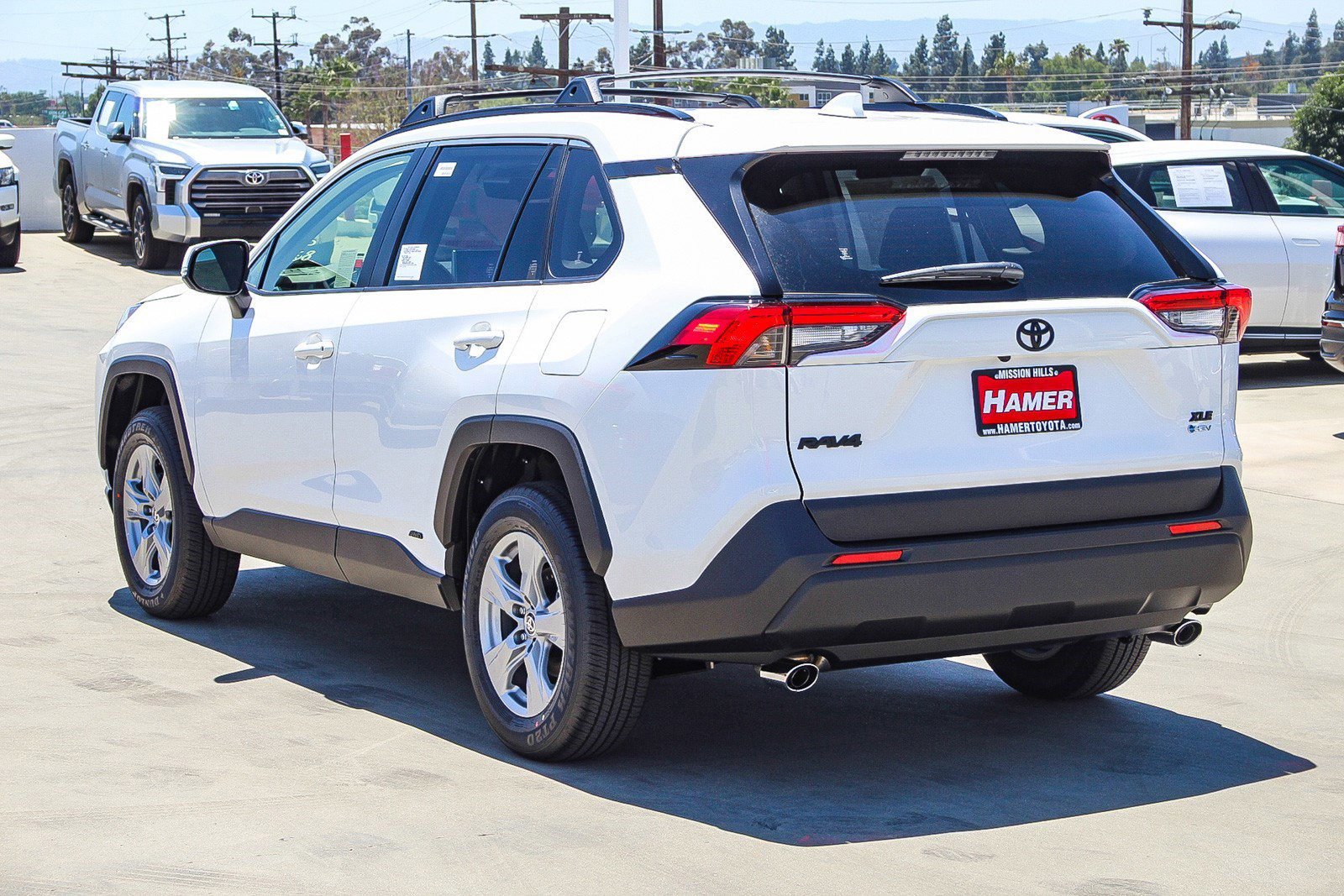 2025 Toyota RAV4 Hybrid XLE photo 4