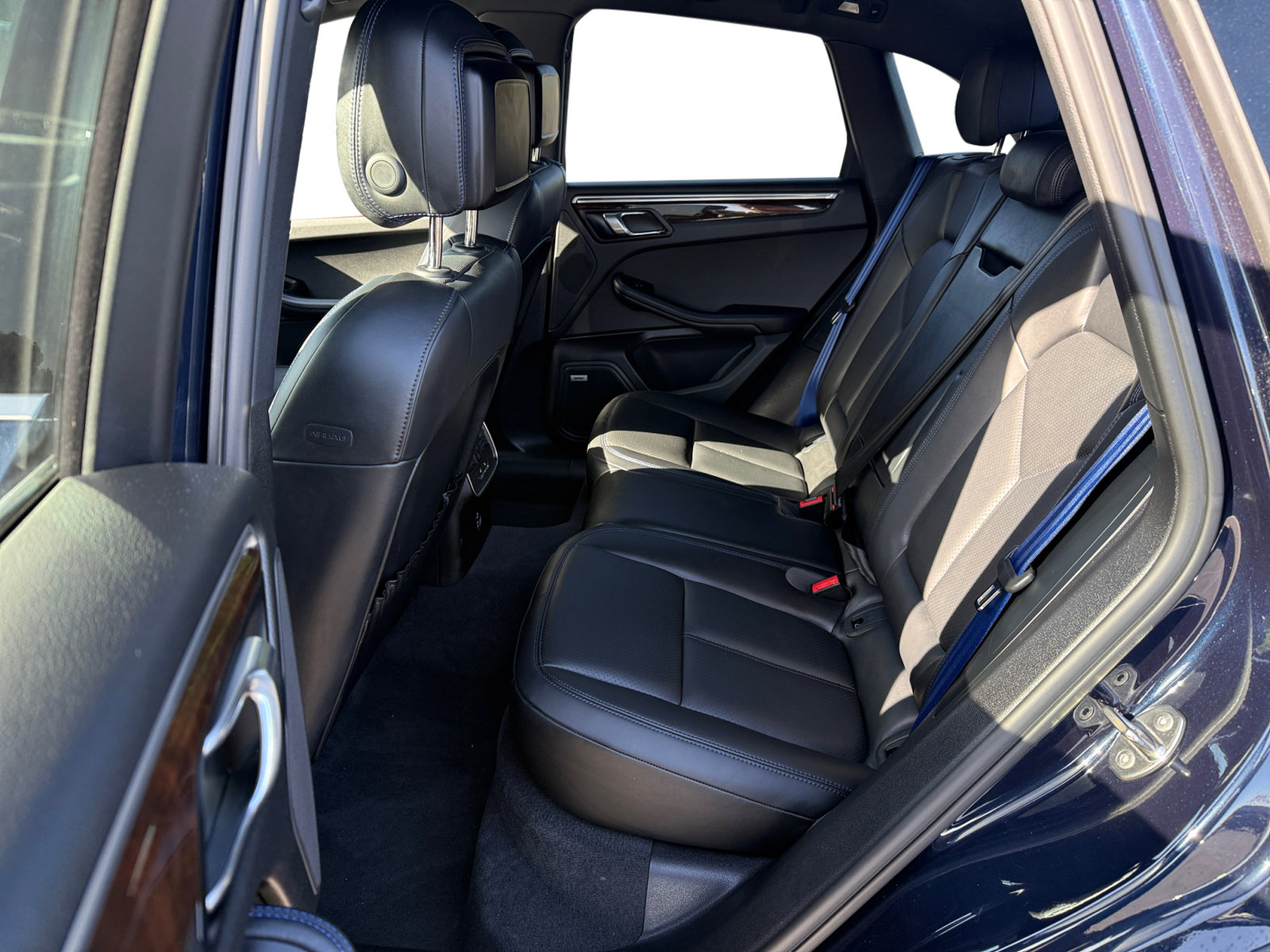 2022 Porsche Macan S photo 16