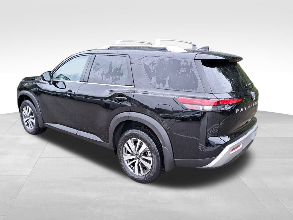 2025 Nissan Pathfinder SL photo 3