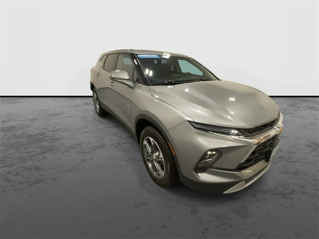 2025 Chevrolet Blazer 2LT photo 2