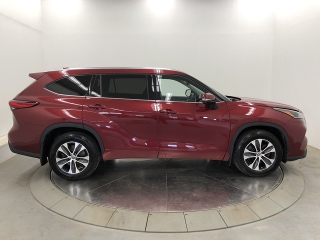 2021 Toyota Highlander XLE photo 8
