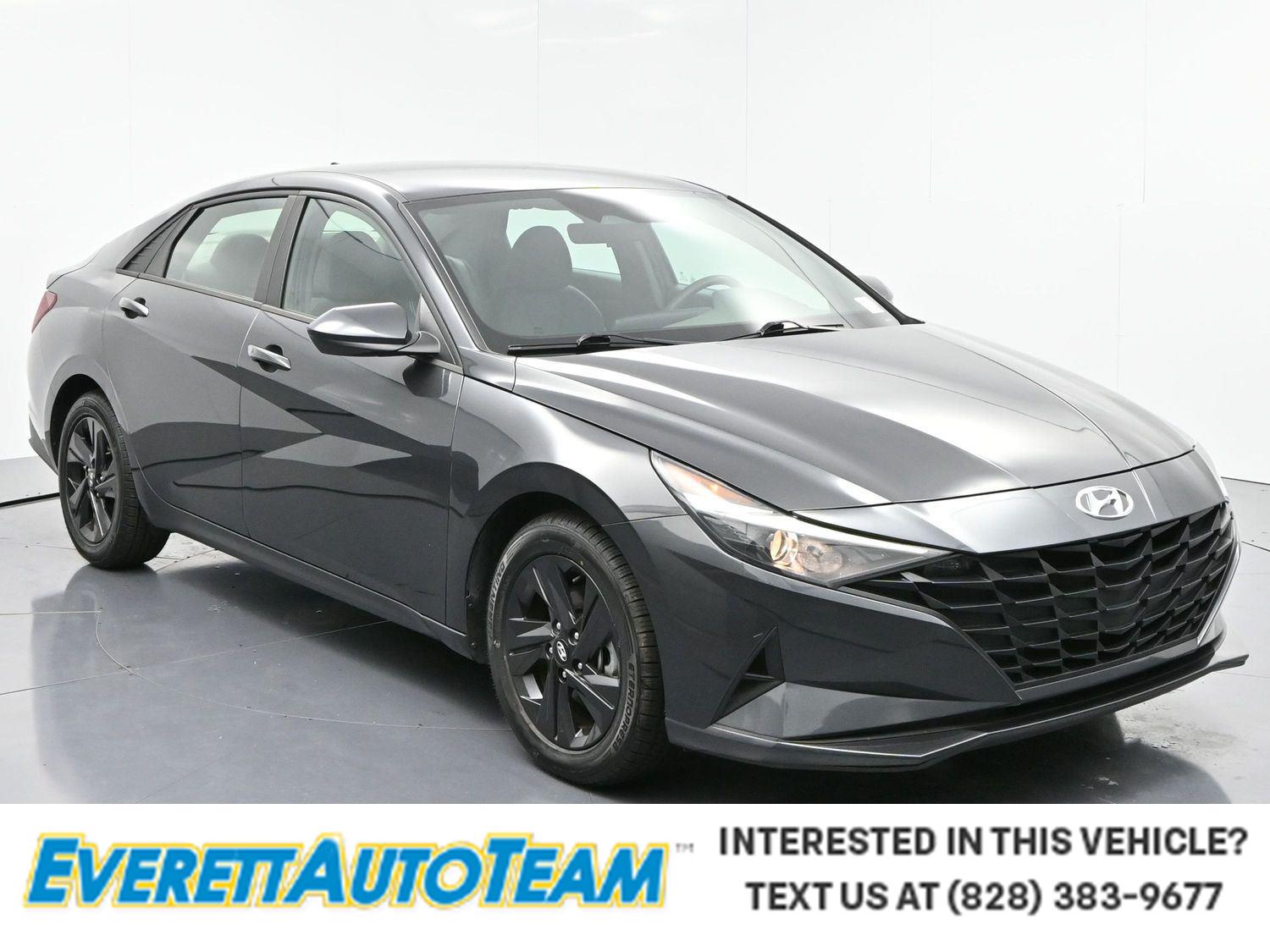 2022 Hyundai Elantra SEL's photo