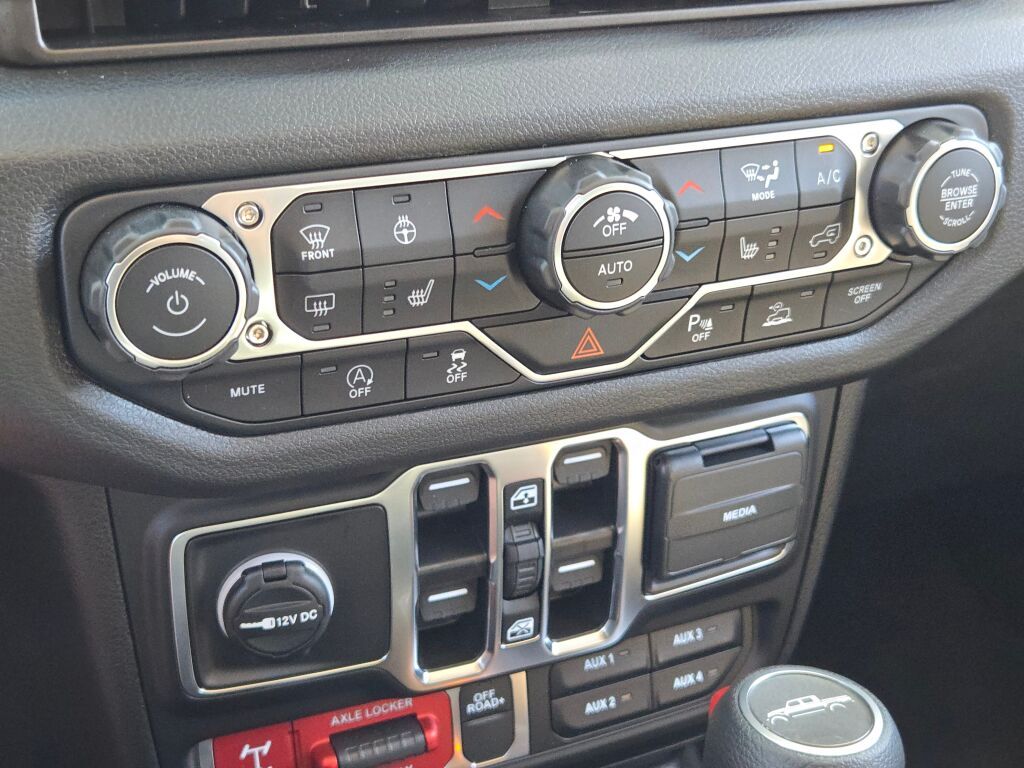 2025 Jeep Gladiator Willys photo 19