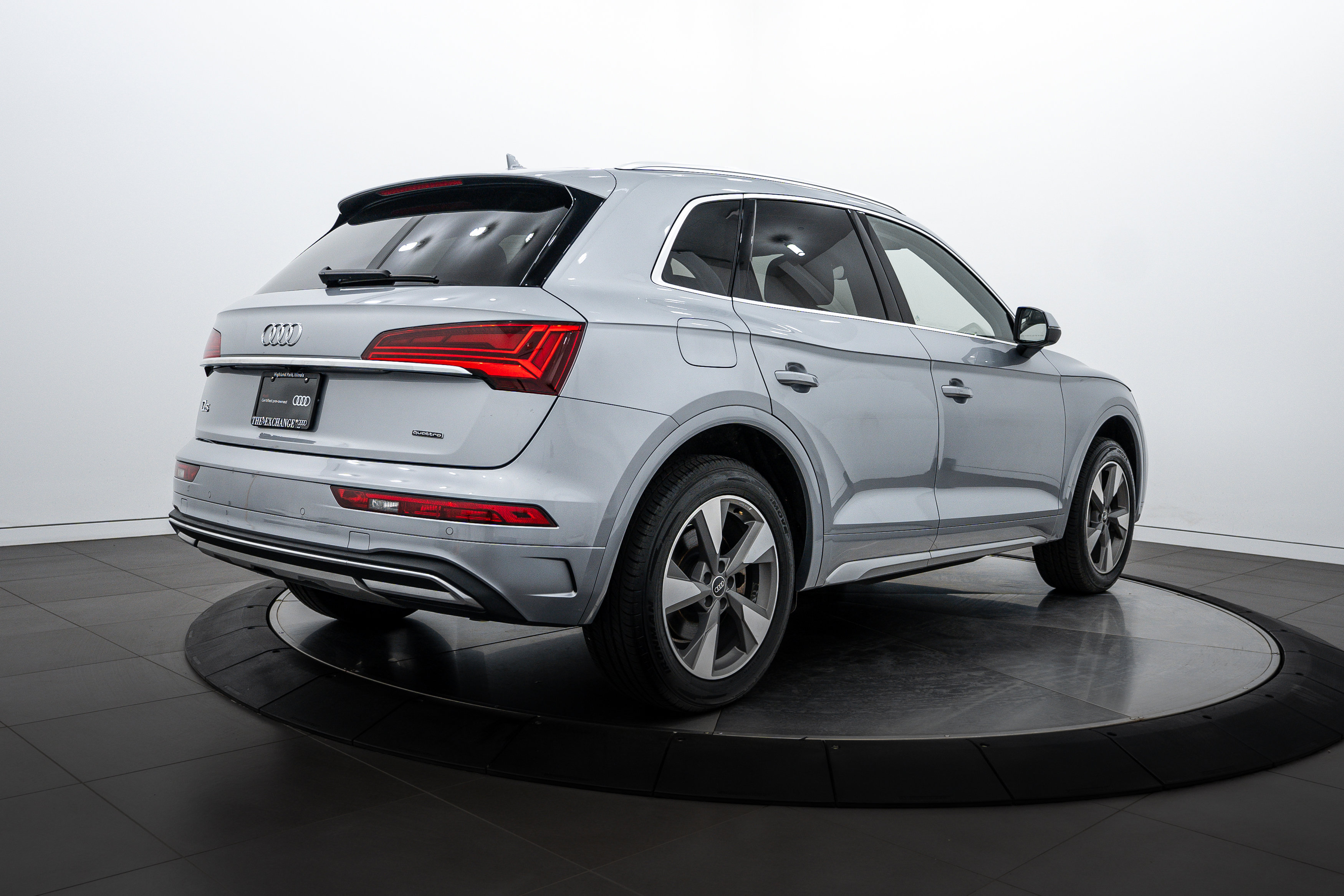 2022 Audi Q5 40 Premium Plus photo 2