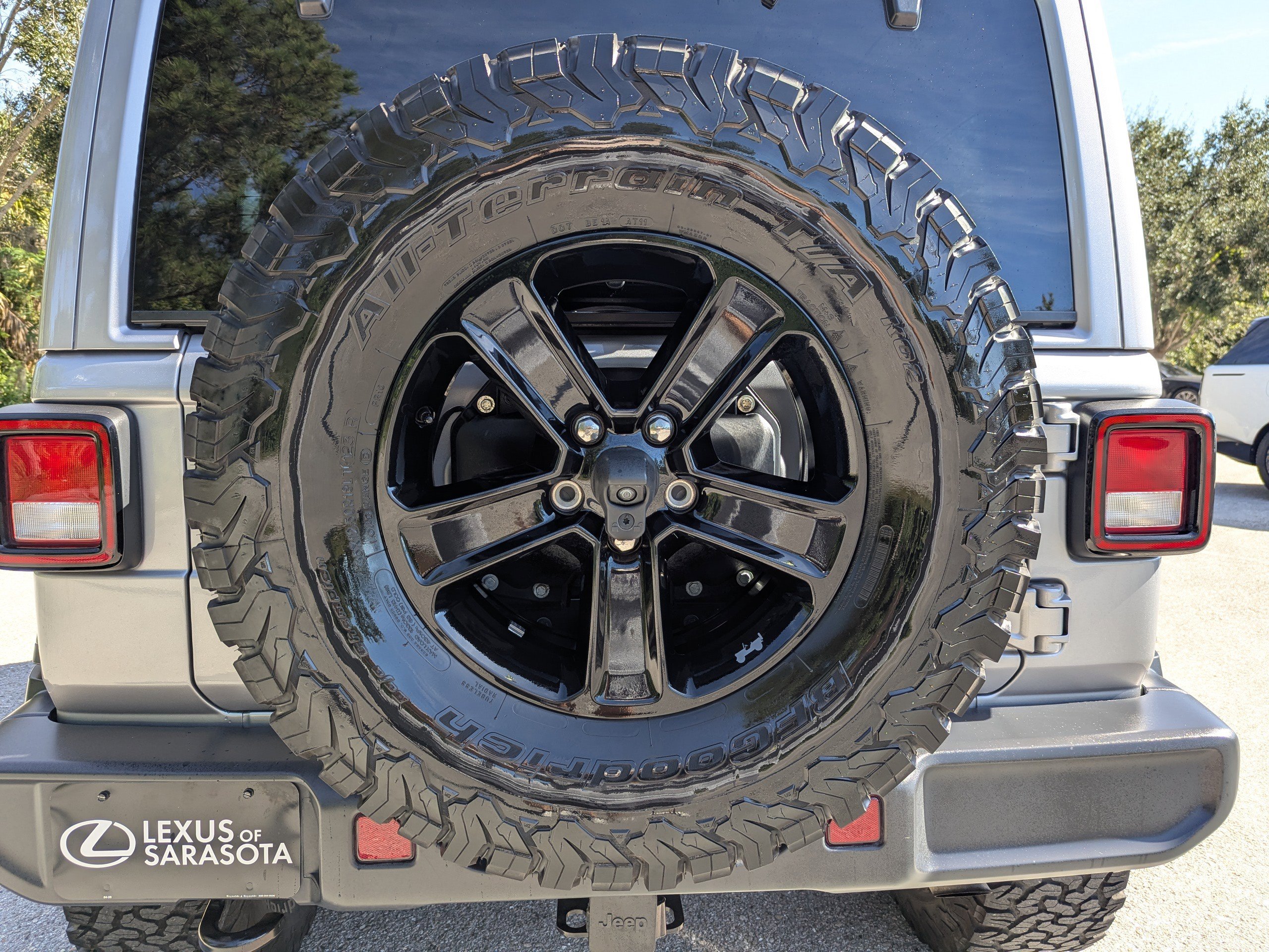 2021 Jeep Wrangler Unlimited Sahara Altitude photo 13