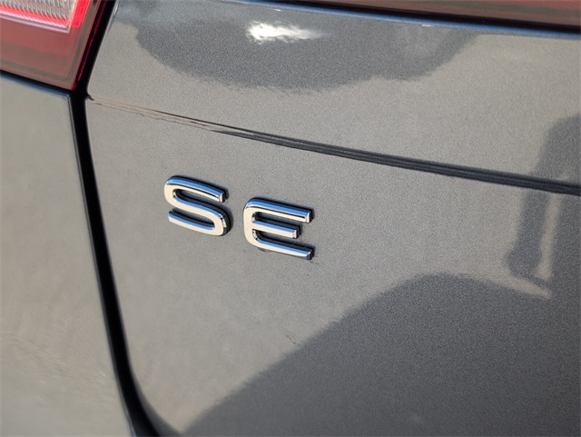 2023 Volkswagen Tiguan SE photo 13