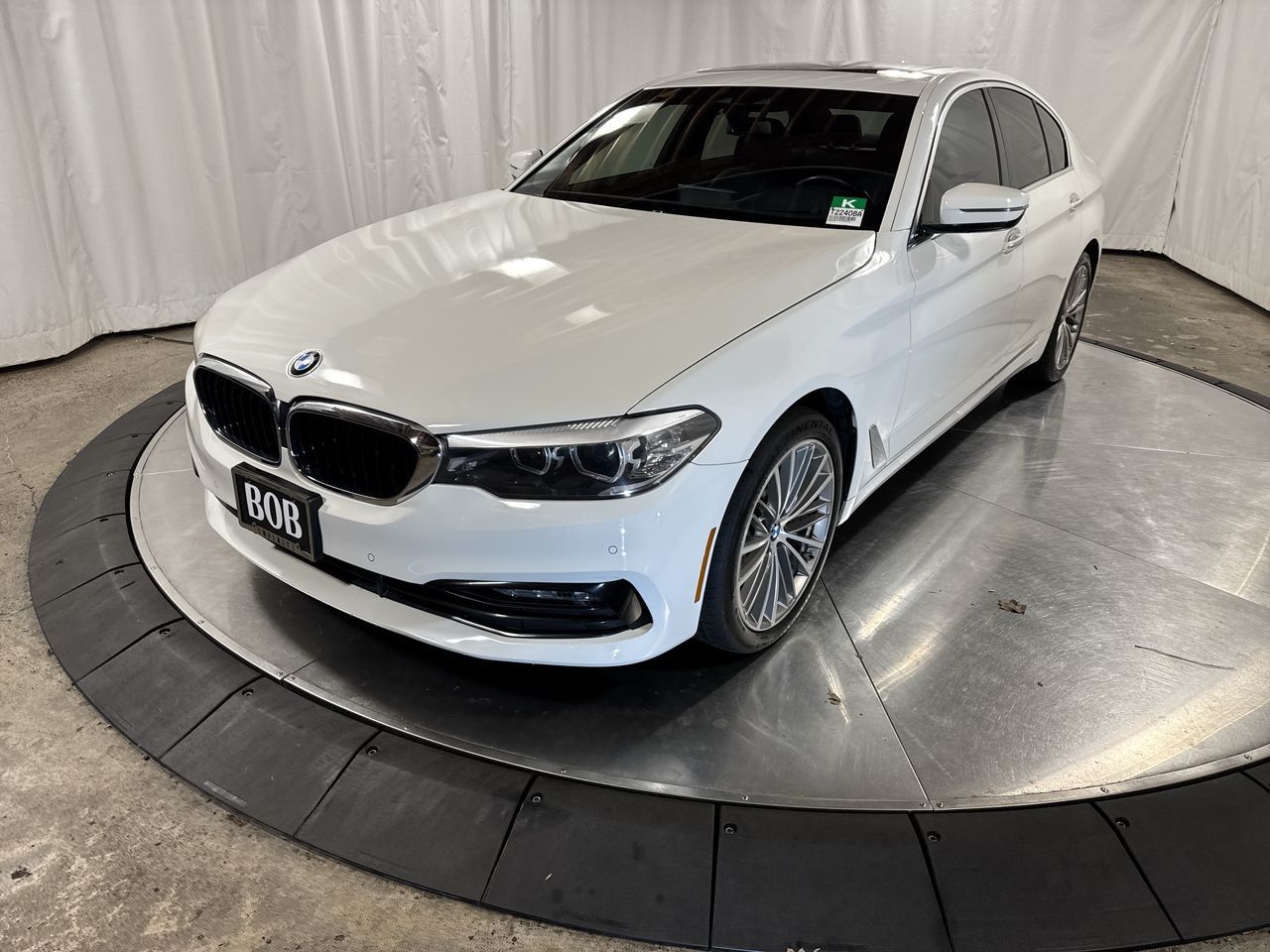 2018 BMW 5 Series 530i's photo