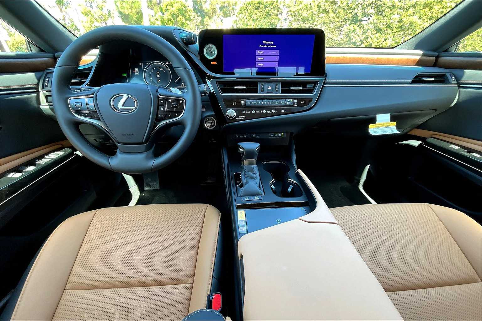 2025 Lexus ES 300h photo 5