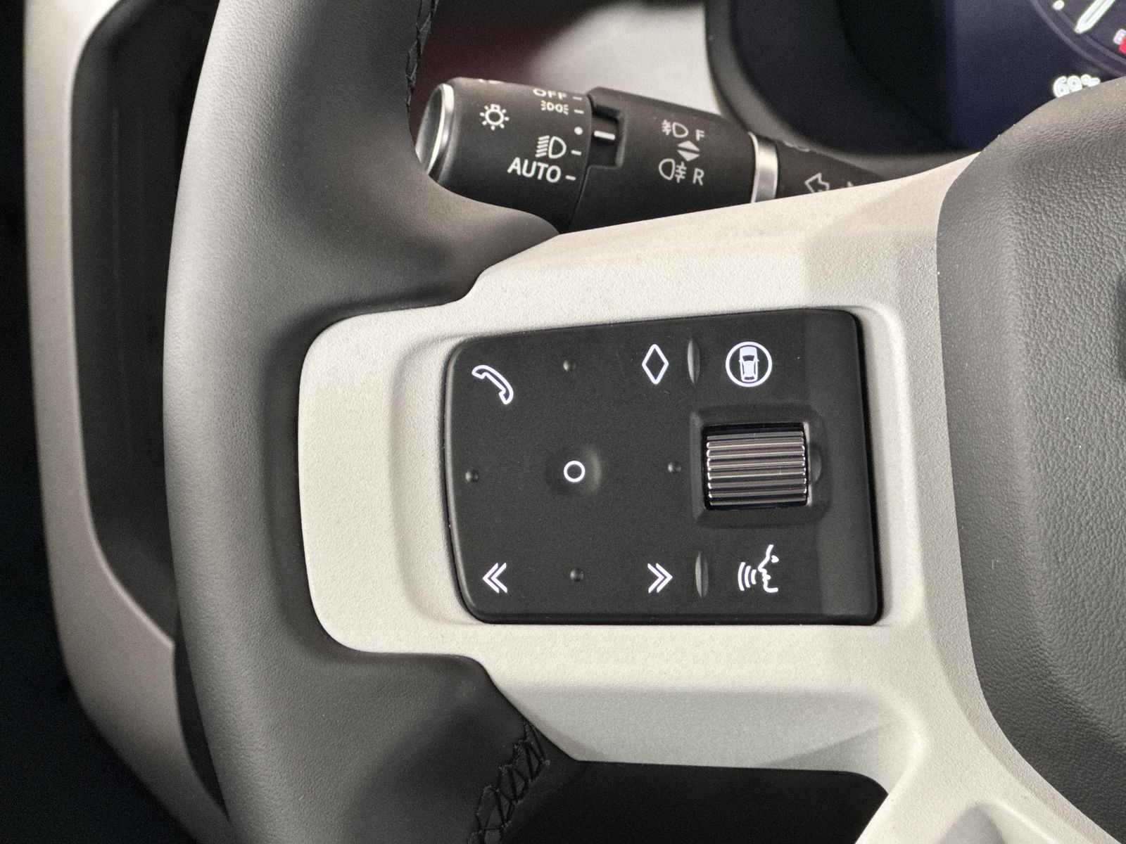 2025 Land Rover Defender 130 S photo 12