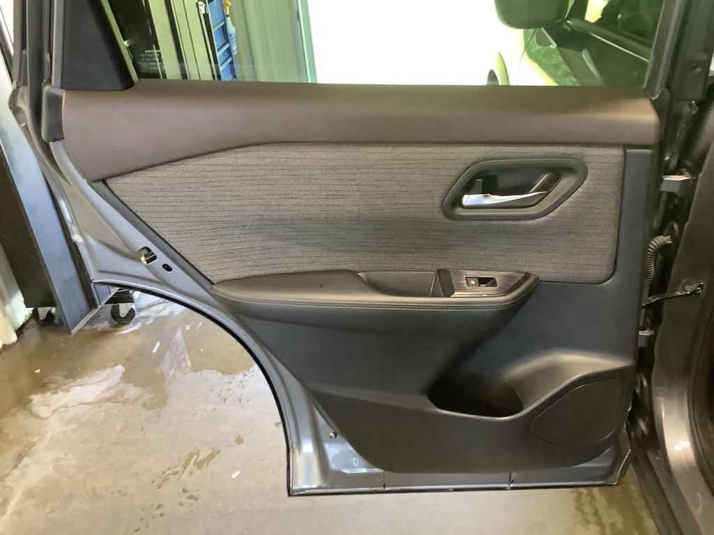 2023 Nissan Rogue SV photo 27