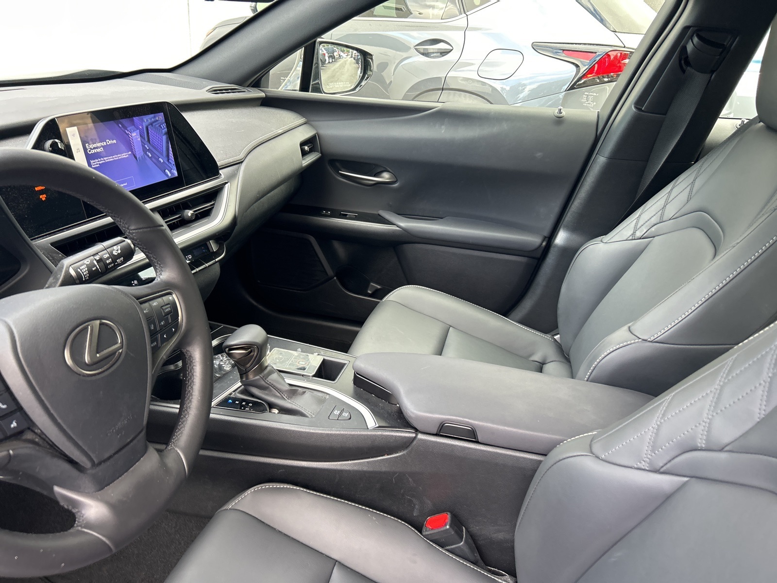 2024 Lexus UX 250h photo 8