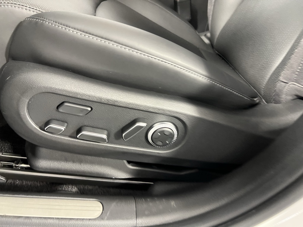 2025 Genesis GV60 RWD photo 21