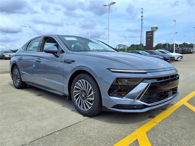 2025 Hyundai Sonata Hybrid SEL's photo