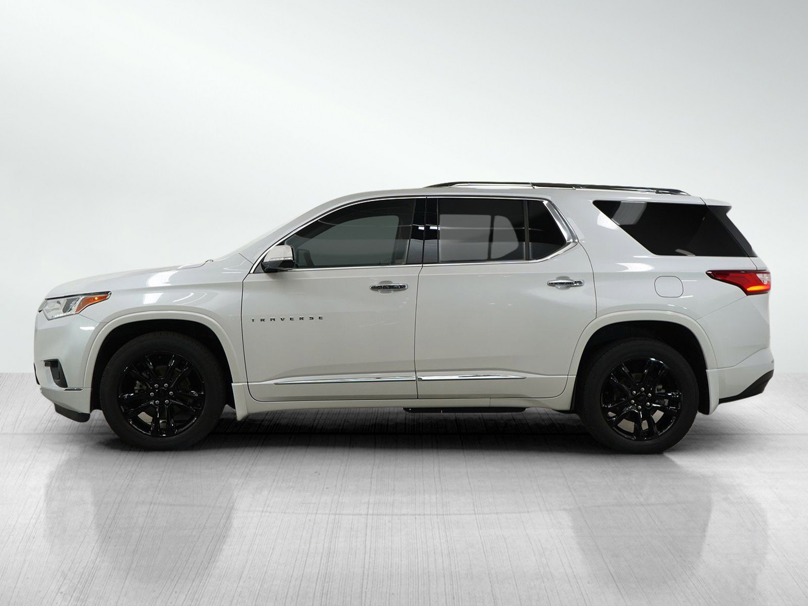 Used 2020 Chevrolet Traverse High Country with VIN 1GNEVNKW0LJ309866 for sale in Roseville, Minnesota
