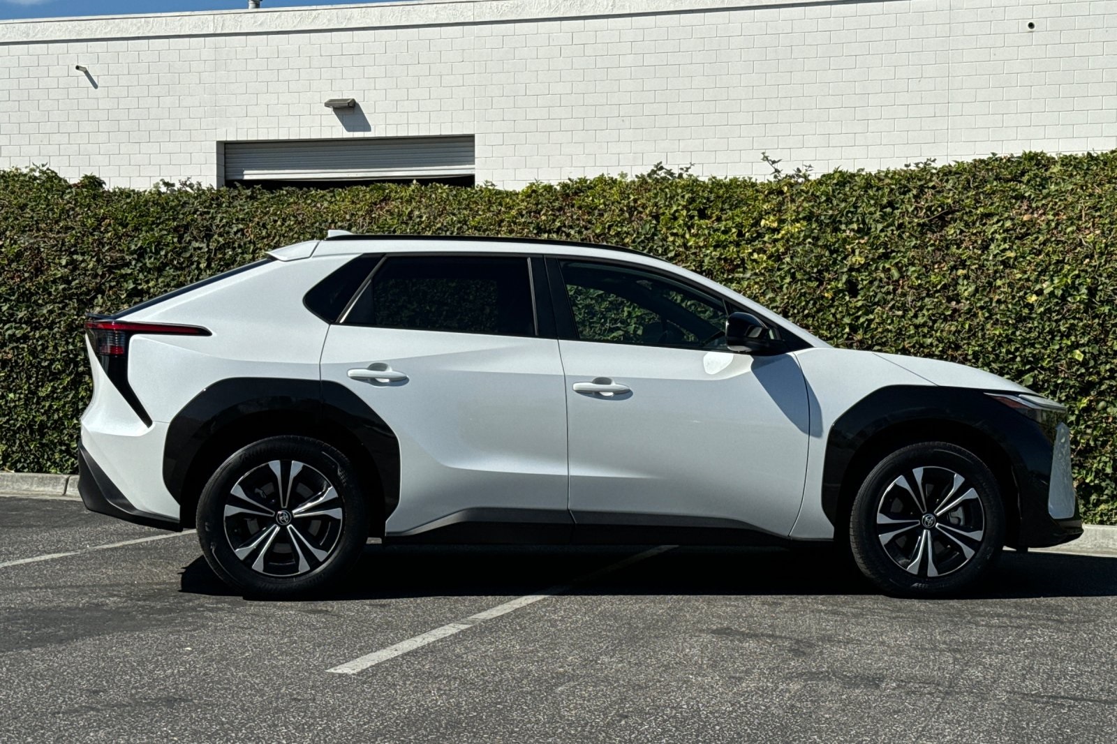 2025 Toyota bZ4X XLE photo 3