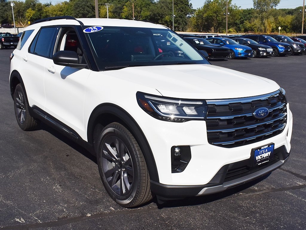 2025 Ford Explorer photo 11