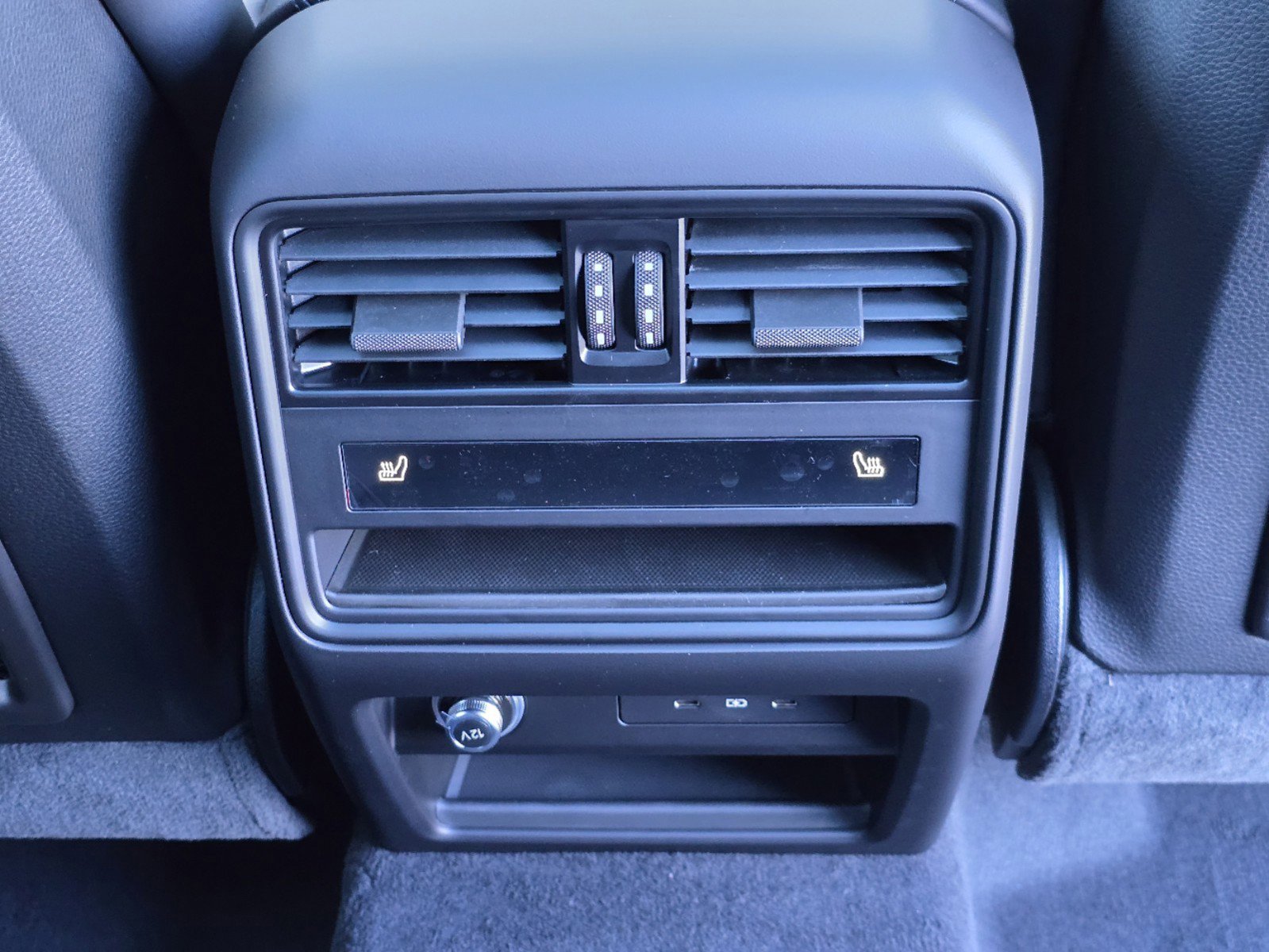 2025 Porsche Cayenne photo 14