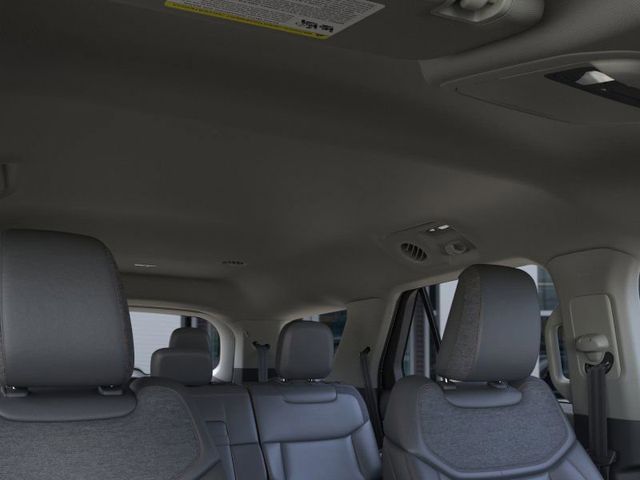 2025 Ford Explorer photo 20
