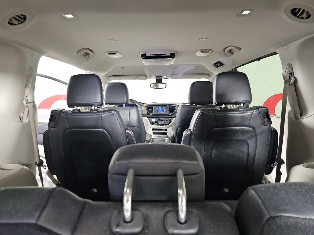 2017 Chrysler Pacifica Touring L photo 26