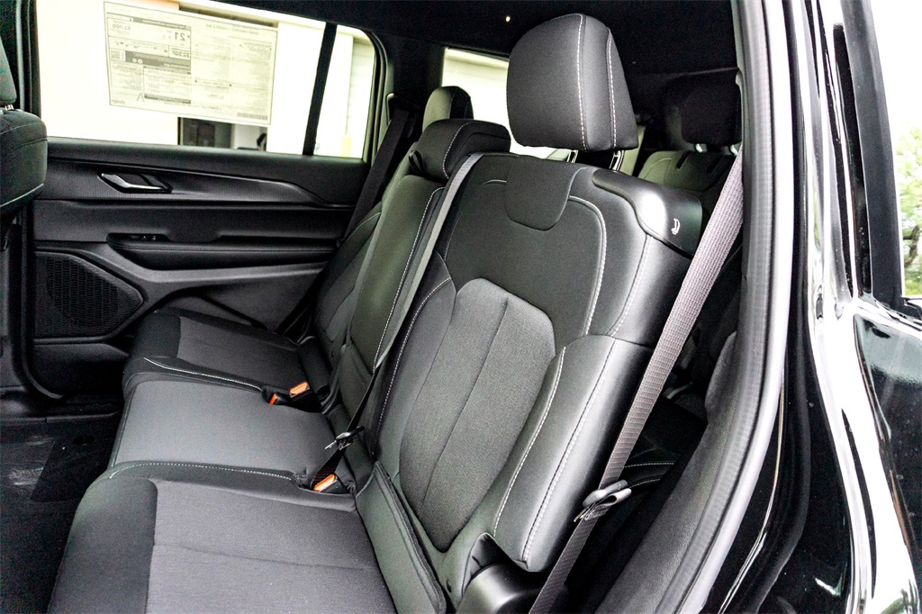 2025 Jeep Grand Cherokee Laredo X photo 20