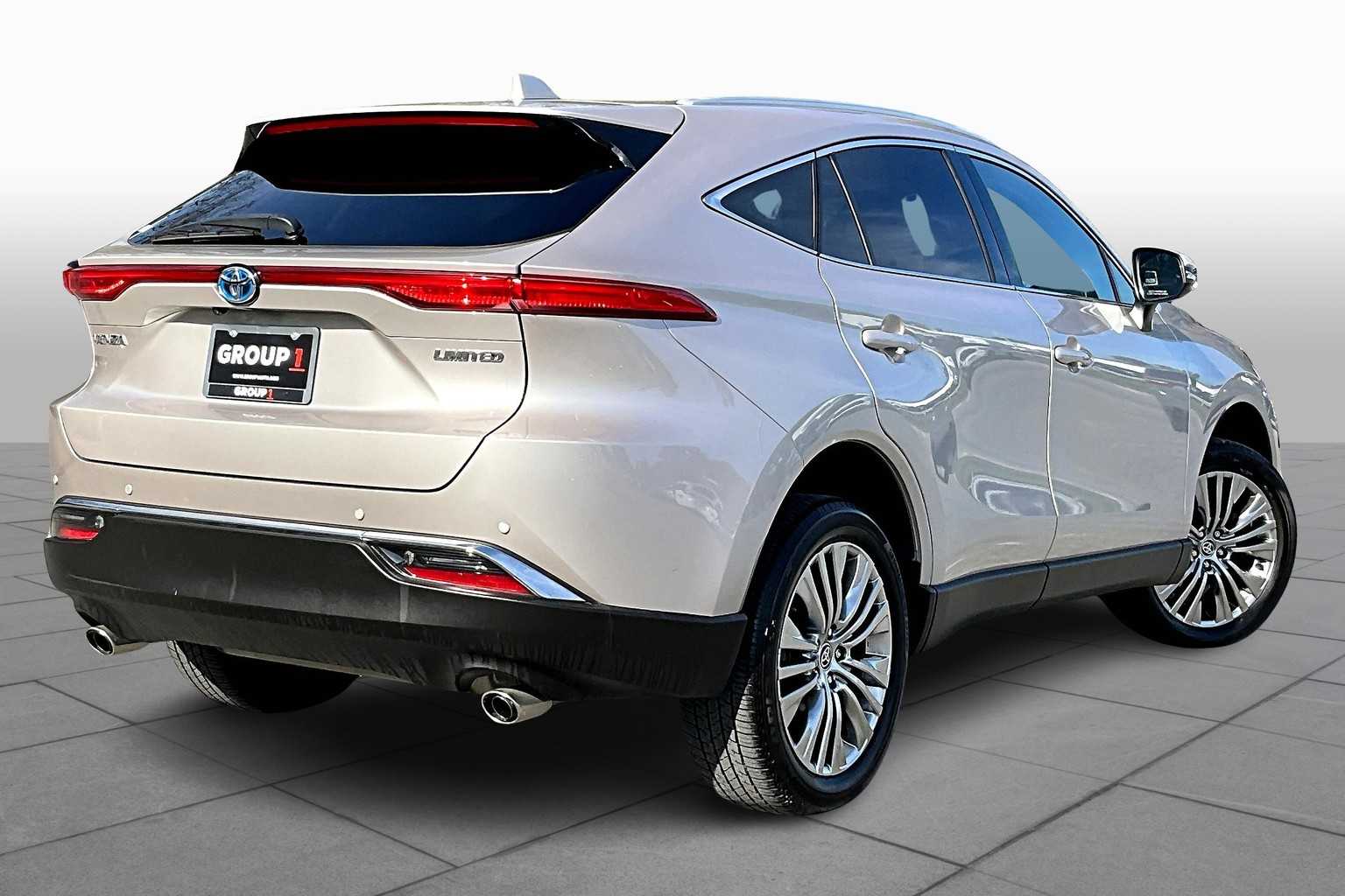 2023 Toyota Venza Limited photo 3