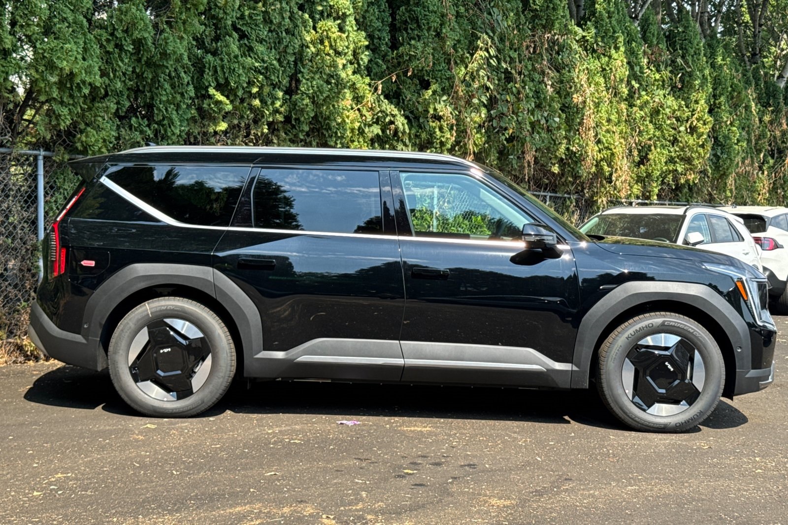 2026 Kia EV9 Wind AWD photo 2