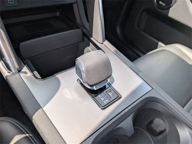 2025 Land Rover Discovery Sport SE photo 8