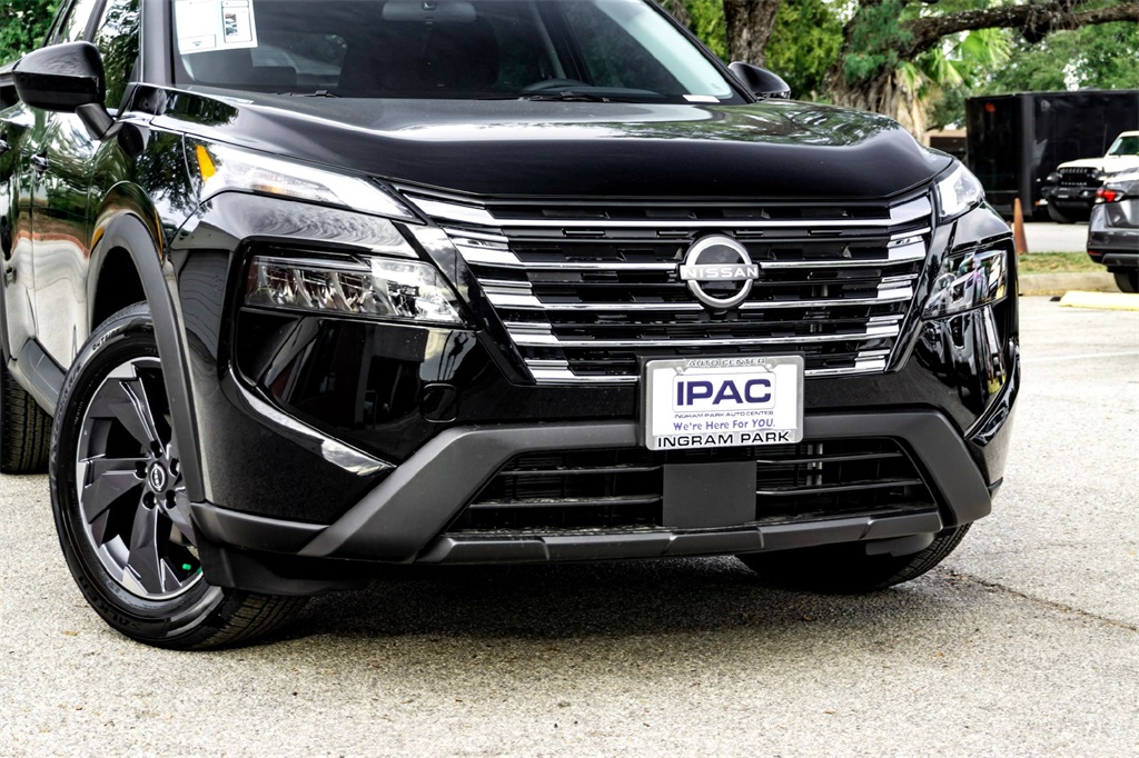 2026 Nissan Rogue SV photo 2