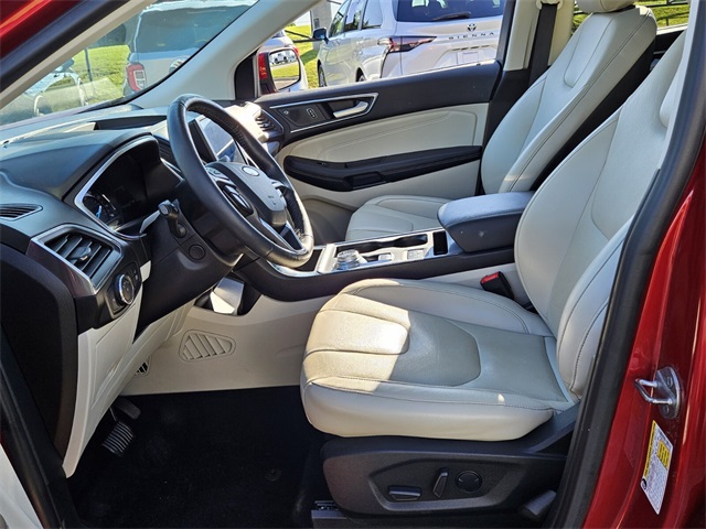 2021 Ford Edge Titanium photo 3