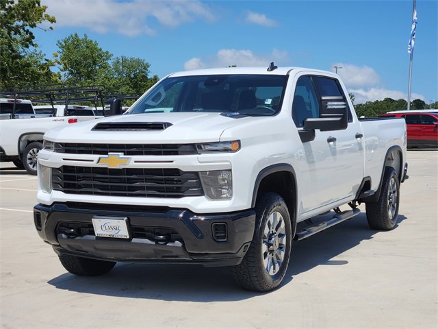 2024 Chevrolet Silverado 2500HD Custom photo 3