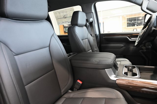 2025 Chevrolet Silverado 2500HD LT photo 5