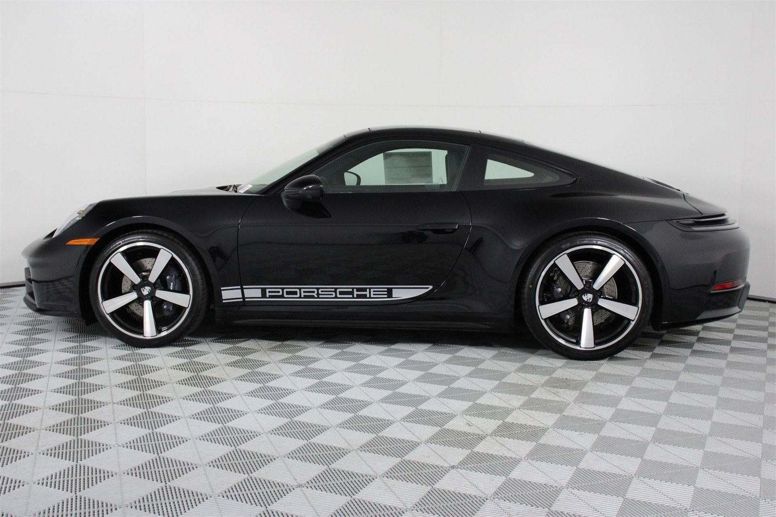 2026 Porsche 911 T photo 2