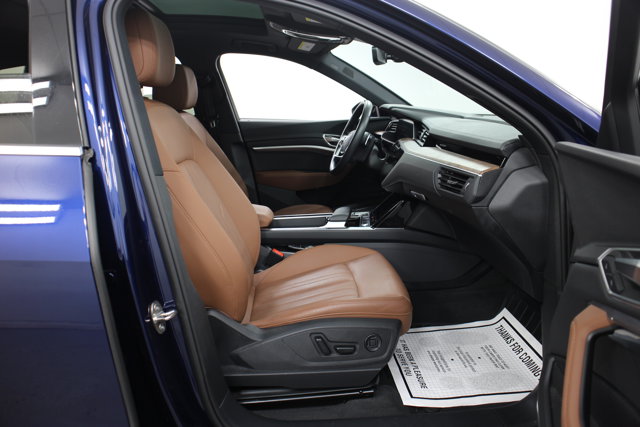 2022 Audi e-tron Premium Plus photo 32