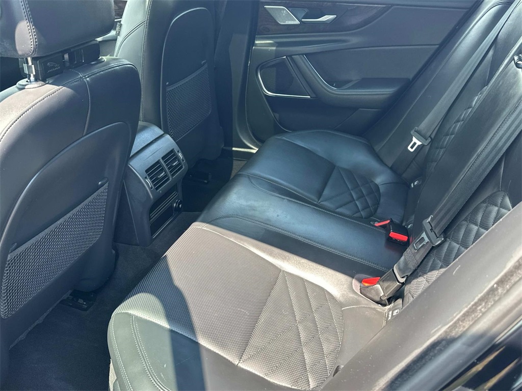 2020 Jaguar XE S photo 15