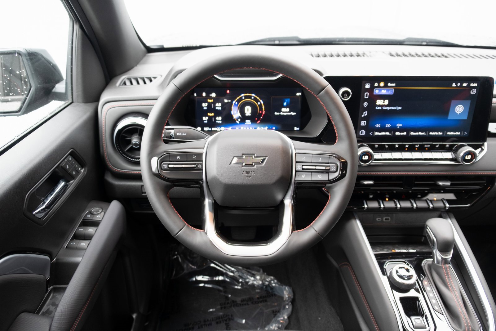 2025 Chevrolet Colorado Z71 photo 2