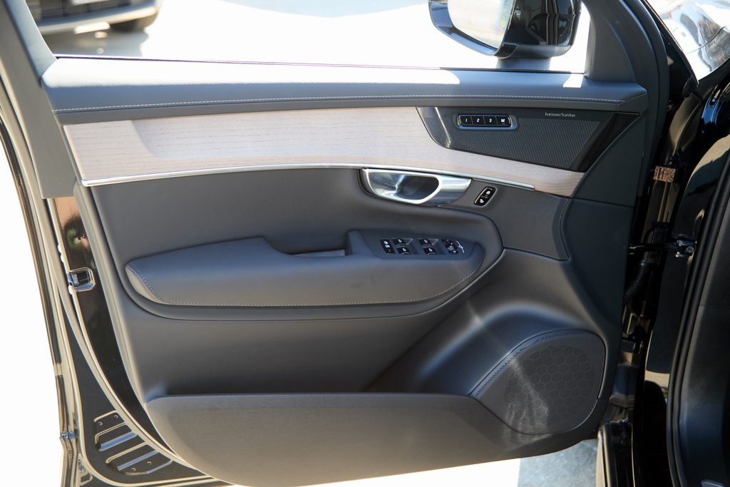 2026 VOLVO XC90 - Image 9