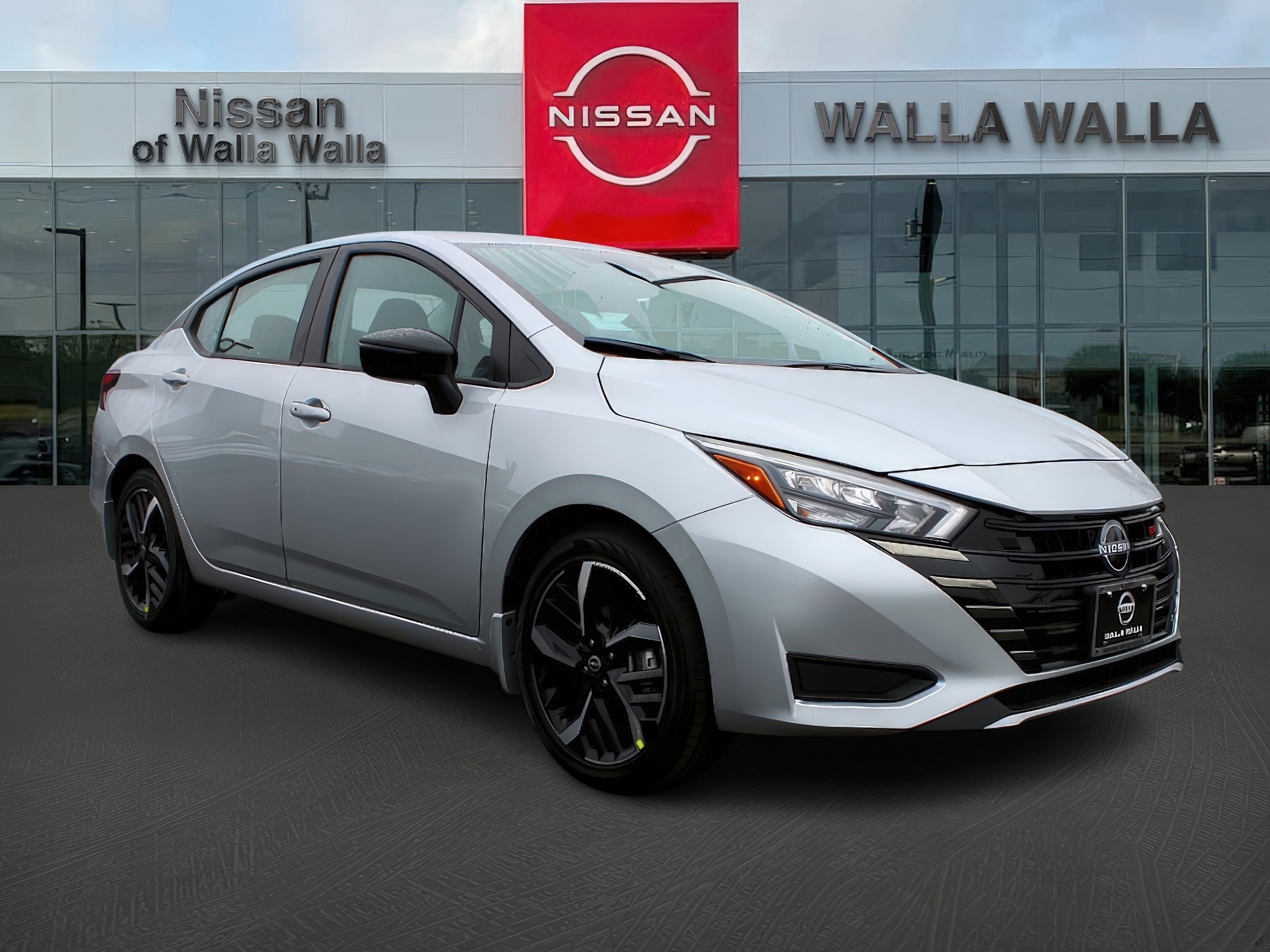 2025 Nissan Versa Sedan SR's photo