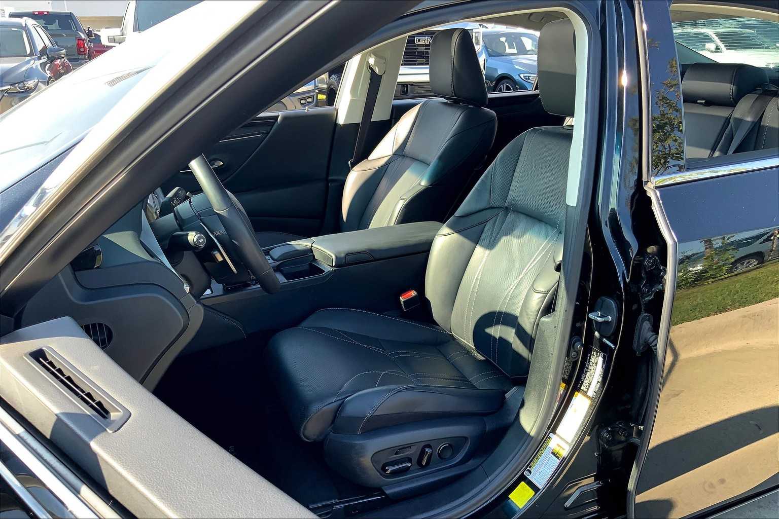 2019 Lexus ES Luxury photo 7