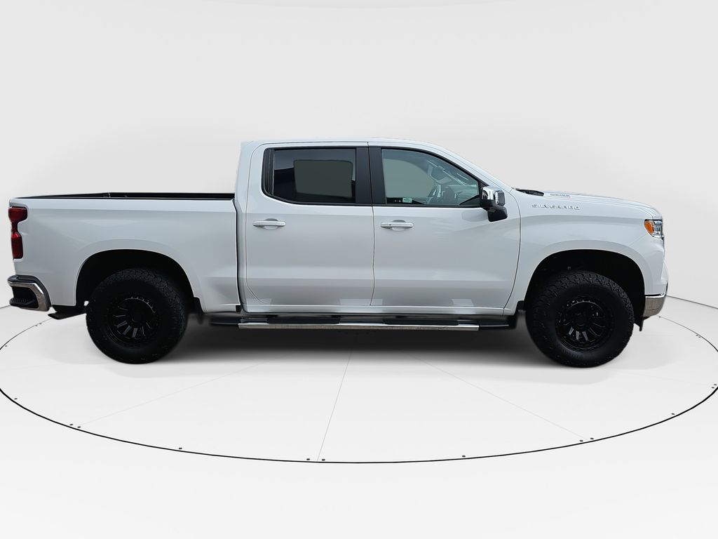 2025 Chevrolet Silverado 1500 LT photo 2