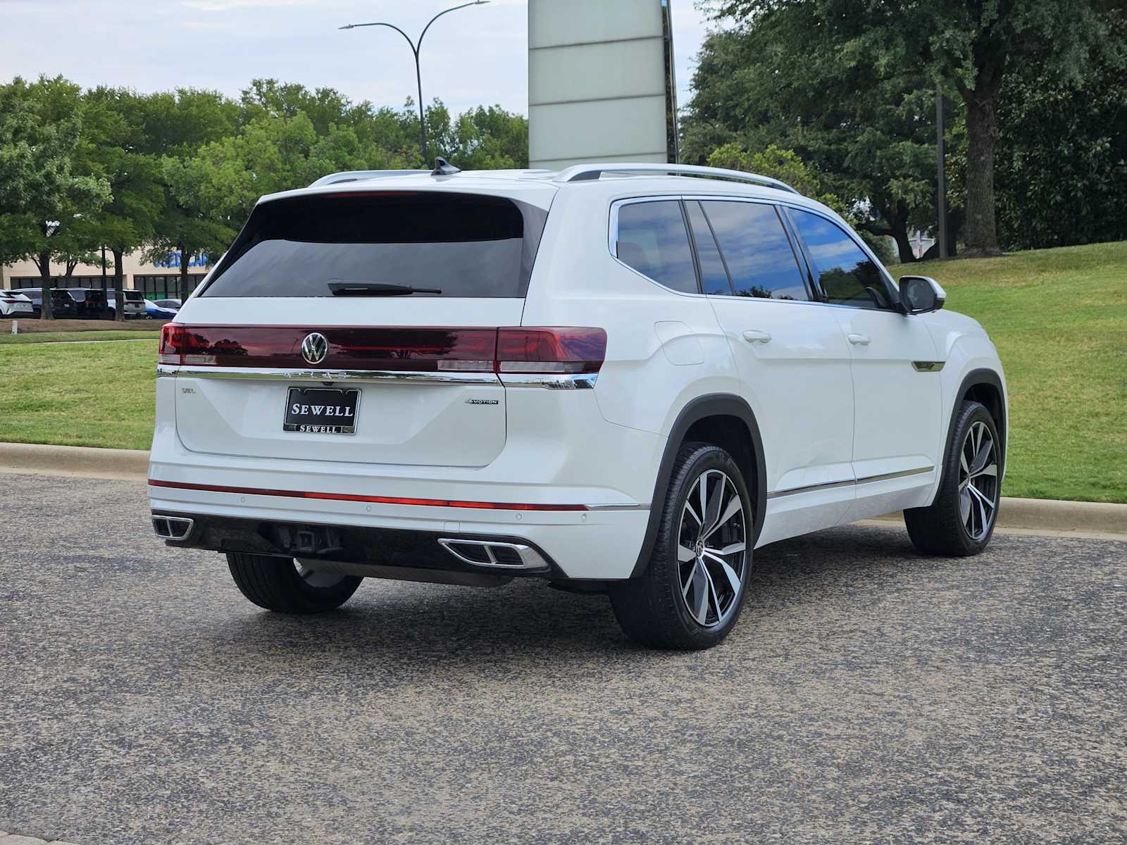 2024 Volkswagen Atlas SEL Premium R-Line photo 4