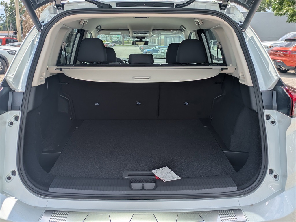 2025 Nissan Rogue SV photo 11
