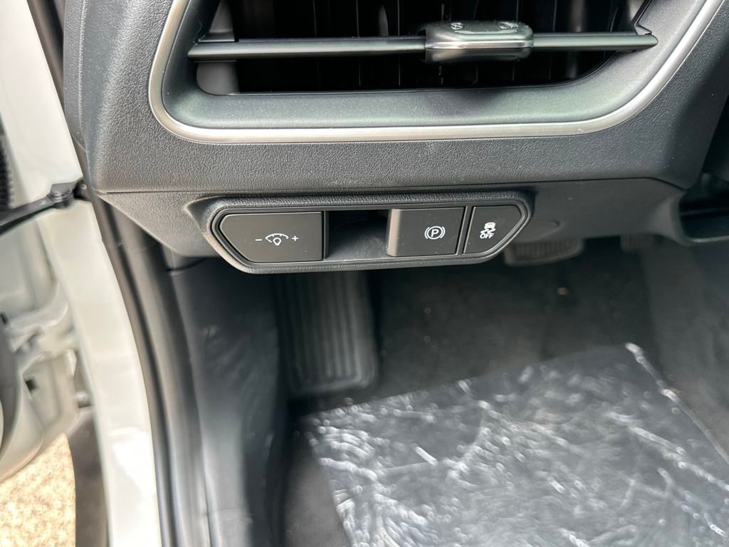 2025 Kia K4 LXS photo 11