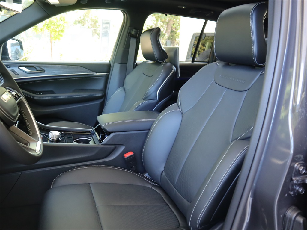 2023 Jeep Grand Cherokee Overland photo 15